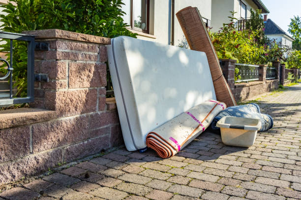 Best Yard Waste Removal  in Lake Jackson, TX
